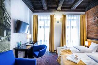 Отель Hotel Palazzo Rosso Познань Бюджетный трехместный номер-2