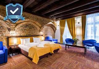 Отель Hotel Palazzo Rosso Познань Двухместный номер Делюкс с 1 кроватью или 2 отдельными кроватями-1